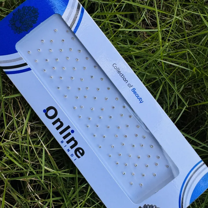 BOOM%20white%20color%20Simple%20Plain%20small%20Round%20Pottu%20Forehead,%20Kumkum%20Self-Adhesive%20Sticker%20Bindi%20card%20For%20Women%20-%20Image%204