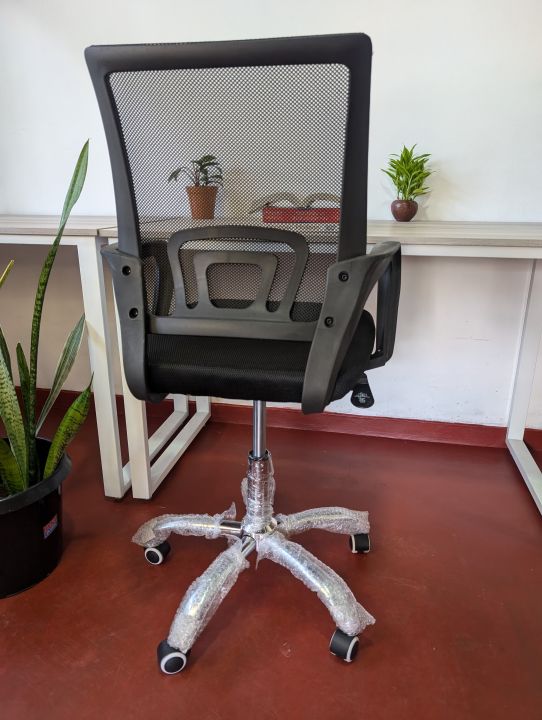 Executive%20Medium%20Back%20Home%20Office%20Chair%20Mesh%20Swivel%20360%C2%B0%20Black%20-%20Image%207