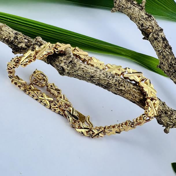 BOOM%20Gold%20plated%20stylish%20rich%20look%204%20mm%20Singapore%20design%20bracelet%20with%20crosscut%20for%20girl%20and%20women.%20-%20Image%204