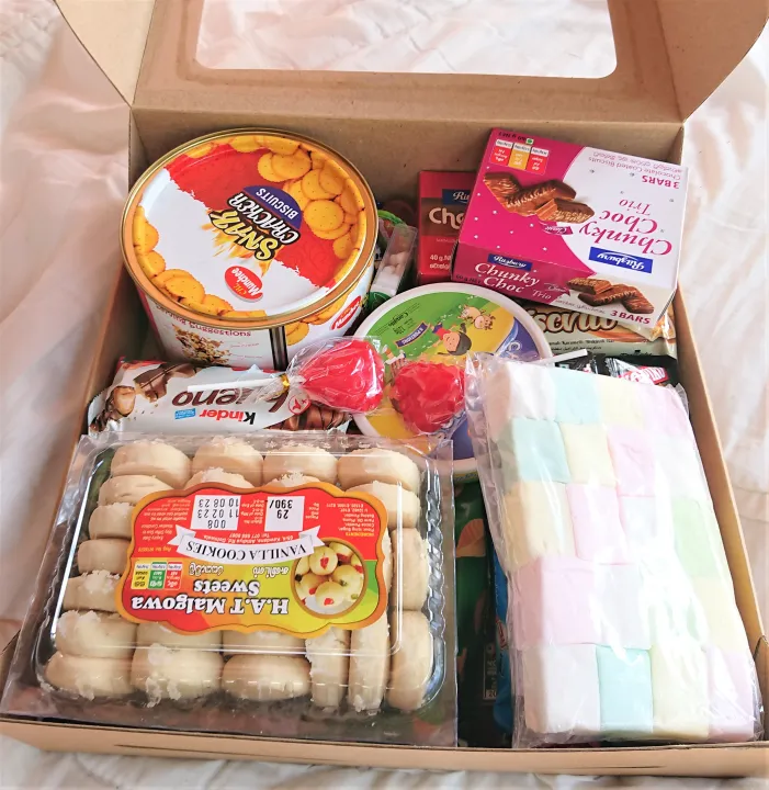 Avurudu%20Gift%20Box%20Hamper%20Gift%20Box%20New%20Year%20Day%20Gift%20Pack%20For%20Friends%20Relations%20Neighbors%20Beautiful%20Basket%2026pcs%20Items%20Decorated%20Gift%20Hamper%20Sweets%20Chocolate%20Free%20Lollipop%20Wrapping%20Box%20Customized%20Gift%20Box%20For%20New%20Year,%20Party,%20Christmas,%20Anniversary%20Gift%20-%20Image%203