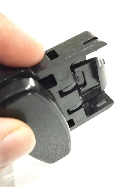 Hiace%20Dolphin/KDH%20Window%20Glass%20Lock%20-%20Image%204