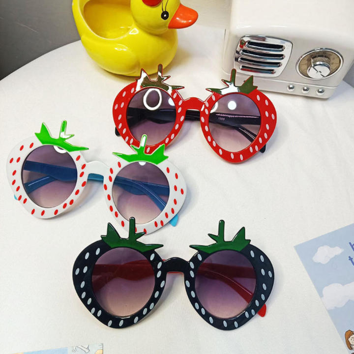 Durable%20Children%20sunglasses%20Comfortable%20Retro%20Lightweight%20Cartoon%20strawberry%20glasses%20Lovely%20UV%20protection%20Boys%20Girls%20tide%20eyeglasses%20for%20Outdoor%20activities%20Beach%20vacations%20Summer%20fashion%20Kids'%20-%20Image%204