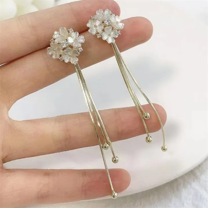 1Pair%20Fashion%20Korean%20Style%20Long%20Dangle%20Earrings%20For%20Women%20Shiny%20Flower%20Tassel%20Drop%20Earring%20Vintage%20Gold%20Color%20Jewelry%20-%20Image%204