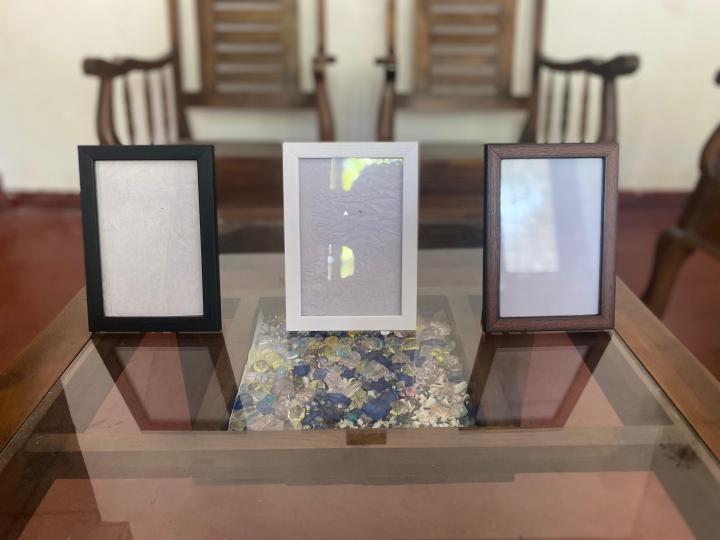 4x6"%20Inch%20White/Black/Brown%20Color%20Ready%20Made%20Photo%20Frames%20-%20Image%202