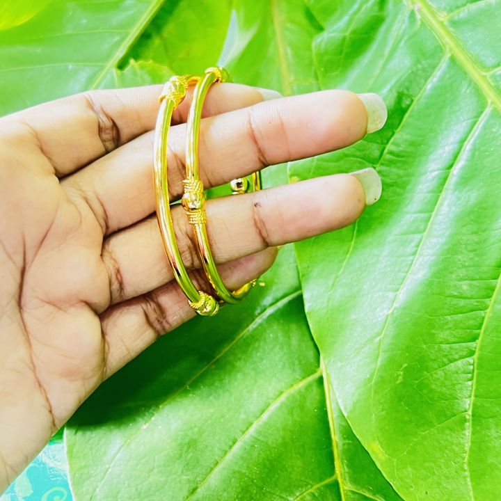Gold%20plated%20fashion%20jewelry%20one%20pair%20plan%20bangle%20with%20Lightweight%20Cute%20bangles%20for%20Women%20and%20Girl%20-%20Image%208