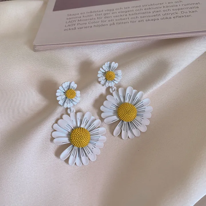 %E3%80%90Special%20offer%E3%80%91Age-reducing%20Earrings%20Earrings%20Women's%20Earrings%20Undefeated%20Little%20Daisy%202021%20New%20Fashionable%20Simple%20Flower%20Earrings%20-%20Image%204