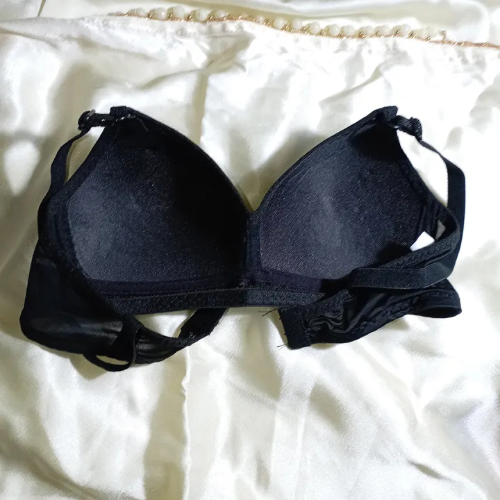 Trendy%20Fashionable%20&%20Super%20Comfortable%20Padded%20Bra%20-%20Image%203