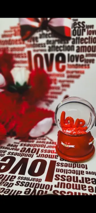 Valentines%20Gift%20-%20Unique%20Arts%20Love%20Couple%20in%20Crystal%20Glass%20Ball%20showpiece%20AA05%20-%20Image%202