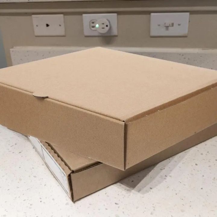 Cardboard%20Pizza%20Box%2020%20pcs%20(10%20Inches%20X%20%2010%20Inches%20X%20%202%20Inches)%20/%20Pizza%20Boxes%20for%20Restaurant%20/%20Cardboard%20Paper%20Pizza%20Trays%20Holder%20Pizza%20Containers%20-%20Image%204
