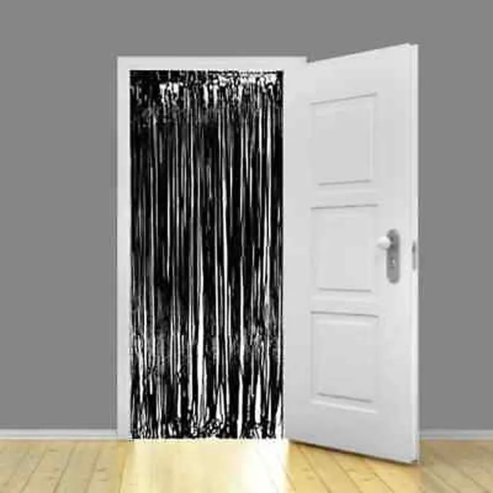 Foil%20Fringe%20Curtain%20for%20Backdrop%20-%20Image%202