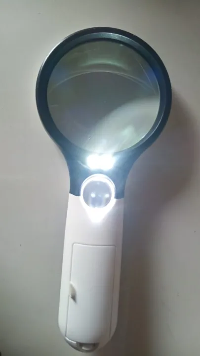 Hand%20Held%20Magnifier%20with%203%20LED%20-%20Image%204