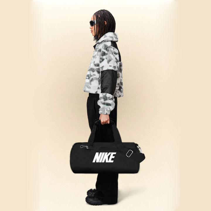 WATERPROOF%20Travel%20Sports%20Bag%20For%20Men%20&%20Women%20Medium%20Size%20Fitness%20GYM%20Sports%20Bag%20-%20Image%202