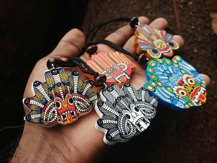 Sri%20Lankan%20Hand%20Made%20Hand%20Paint%20Mask%20Necklace%20Collectable%20HandCraft%20-%20Image%206