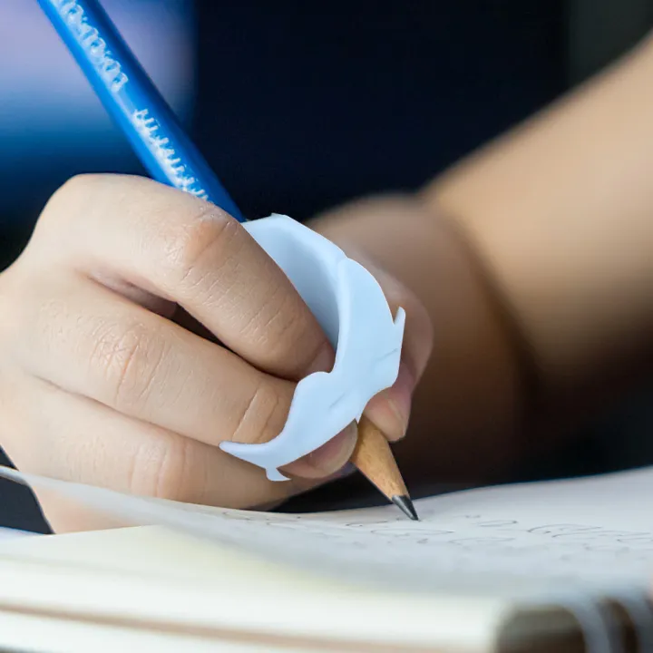 Five-Finger%20Children%20Writing%20Pencil%20Holder%20Kids%20Learning%20Practise%20Pen%20Aid%20Grip%20Posture%20Correction%20Device%20Child%20Writing%20Tools%20-%20Image%207