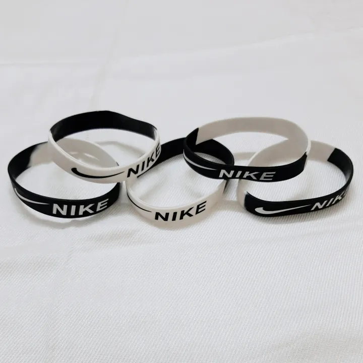Black%20&%20White%20Mix%20Color%20Free%20Size%20Stretchable%20Silicone%20Wristband%20Bracelet%20For%20Men%20Events%20Party%20Sports%20&%20Daily%20Wear%20-%20Image%208