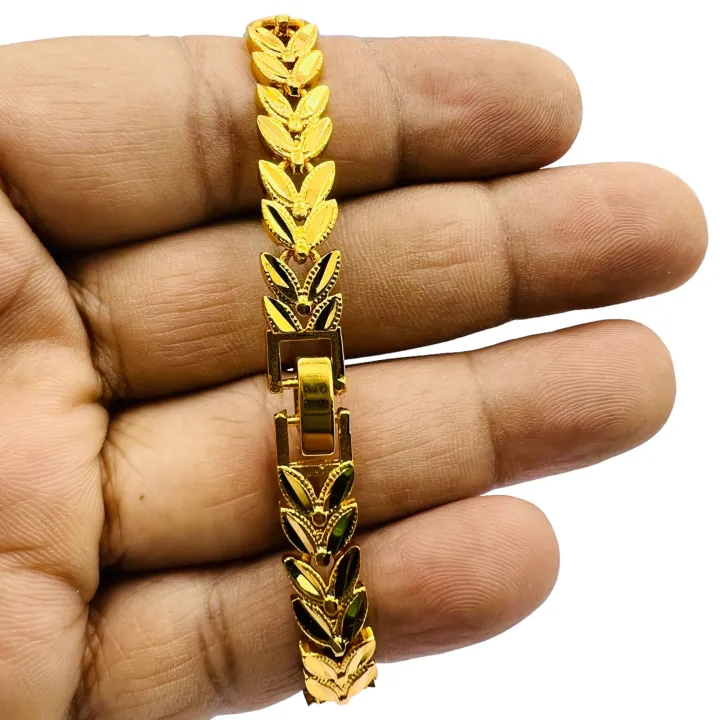 Gold%20plated%20breslet%20Rich%20Look%20Beautiful%20Leaf%20Bracelet%20For%20Women%20Eye-catching%20baselet%20Design%20-%20Image%204
