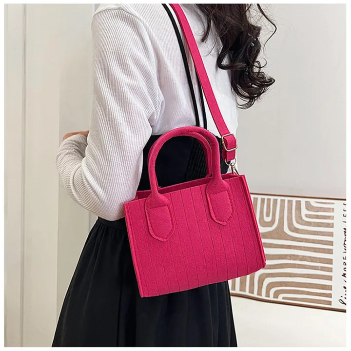 Stylish%20Square%20Bag%20For%20Women%20Wool%20Felt%20Crossbody%20Bag%20Women's%20Small%20Square%20Bag%20Crossbody%20Bag%20For%20Women%20Wool%20Felt%20Handbag%20-%20Image%204