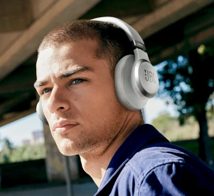JBL%20Live%20660NC%20%20Wireless%20Over-Ear%20Pure%20Bass%20Headphones%20-%20Image%207