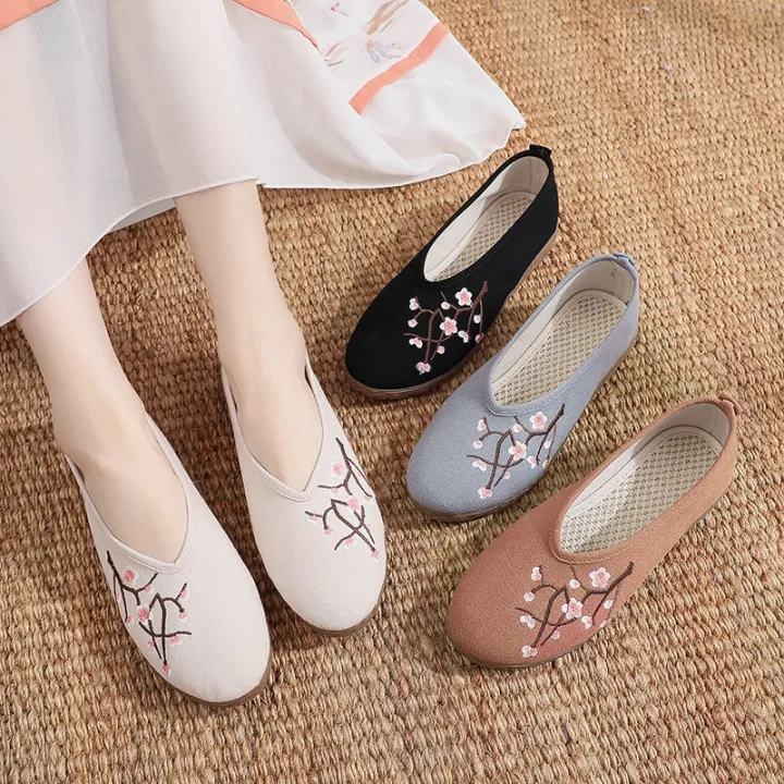 Soft Canvas Shoes Women Traditional Embroidered Shoes Lightweight Walking Sneakers Lady Girls Non Slip Summer Breathable Flats