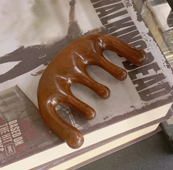 Natural%20Wood%20Massage%20Comb%20-%20Stimulate%20Your%20Scalp%20and%20Relax%20Your%20Mind%20-%20Image%206