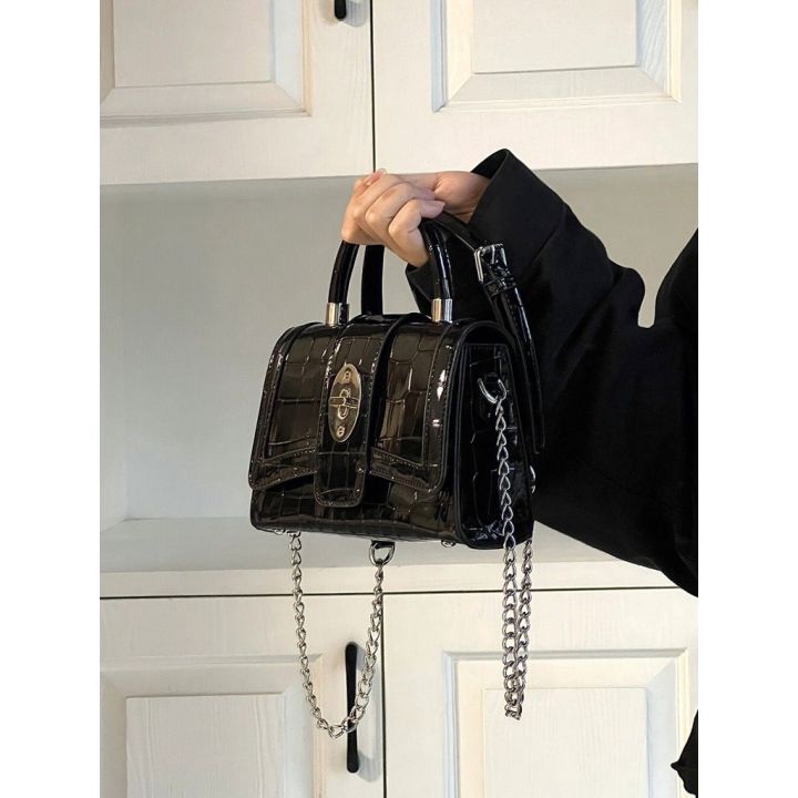 High-Grade%20Chain%20Bag%20Niche%202024%20One-Shoulder%20Motorcycle%20Texture%20Portable%20Patent%20Leather%20Small%20Square%20Bag%20Crossbody%20New%20Women's%20Western%20Style%20-%20Image%202