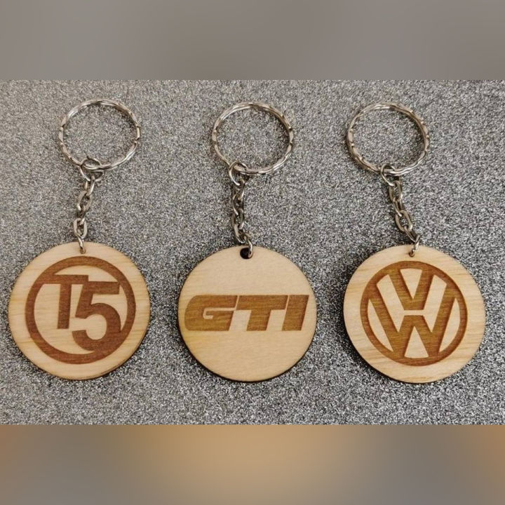 Personalized%20Wooden%20Key%20Tags:%20Key%20Chain%20and%20Key%20Ring%20with%20Custom%20Engraving.%20-%20Image%203