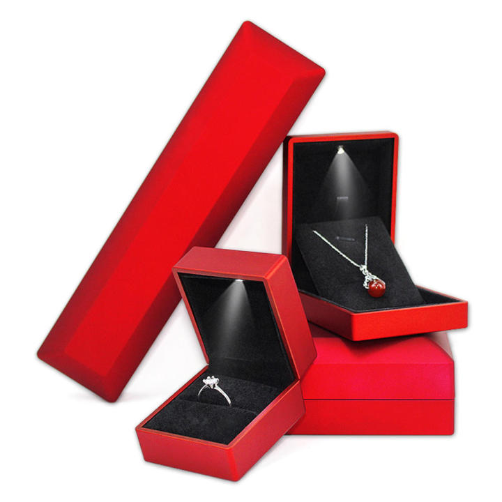 Simple%20And%20Elegant%20High%20Grade%20And%20Exquisite%20LED%20Light%20Jewelry%20Box%20Spray%20Painted%20Ring%20Box%20High%20End%20Jewelry%20Box%20-%20Image%208