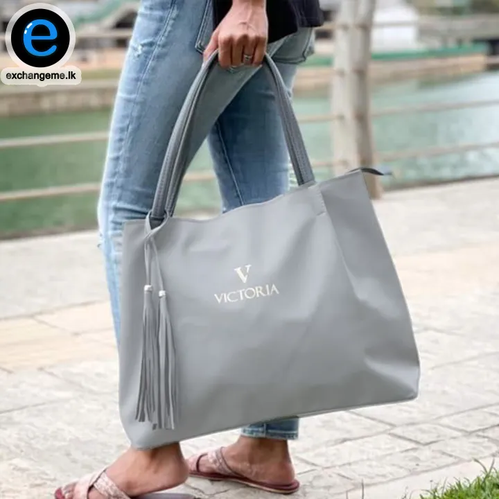 Victoria%20Hand%20Bag%20-%20Fashionable%20Bags%20-%20Hand%20Bag%20-%20Girl%20Hand%20Bag%20-%20Woman%20Hand%20Bag%20-%20Image%202