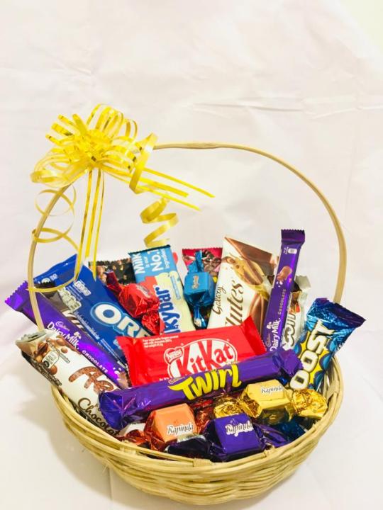 Attractive And Quality Chocolate Gift Hamper