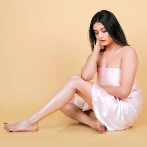 LA%20MIOR%20Cosmic%20Glow%20Body%20Highlighter%20-%20Luna%20%7C%20Liquid%20Highlighter%20for%20Body,%20Flawless%20Radiance,%20Lit-from-Within,%20Blurs%20Imperfections,%20Transfer%20&%20Sweat%20Proof,%20Clean%20-%2050ml%20(FROM%20INDIA)SAB%20-%20Image%203