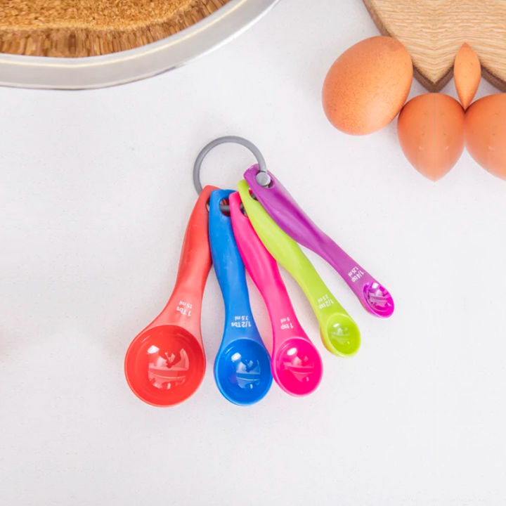Colourworks%205-Piece%20Plastic%20Measuring%20Spoon%20Set%20-%20Image%203
