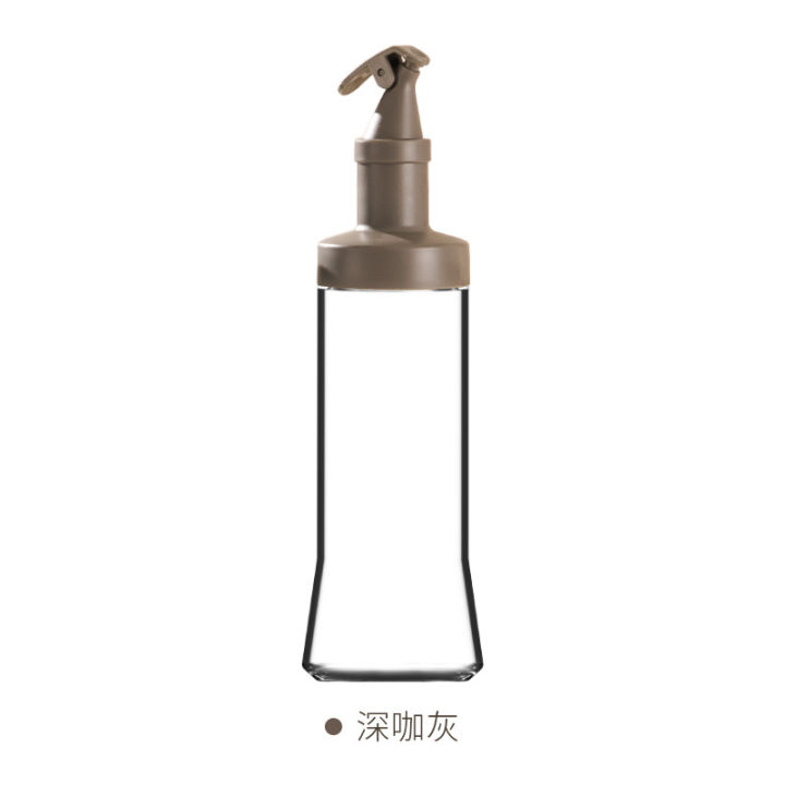 Press%20open%20the%20lid%20of%20the%20glass%20seasoning%20bottle%20and%20the%20oil%20jug%20bottle%20with%20label%20in%20the%20kitchen%20uses%20the%20new%20seasoning%20bottle.%20-%20Image%204