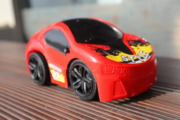 Red%20Colour%20Racing%20Car%20-%20Image%202