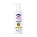 Chicco Baby Moments Massage Oil, Olive and Almond Oil, 300ml | Non-sticky Formula | Natural Ingredients for Moisturised Skin, Nourished Hair & Scalp | Parabens & Phenoxyethanol Free  (FROM INDIA). 