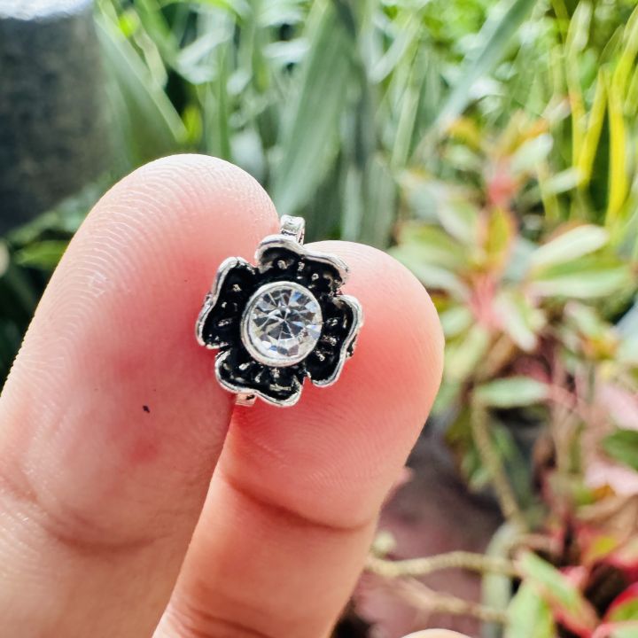 BOOM%20Gold%20color%20and%20oxidize%20Indian%20Traditional%20non-piercing%20Nose%20pin,%20nose%20ring%20for%20women%20and%20girl%20-%20Image%204