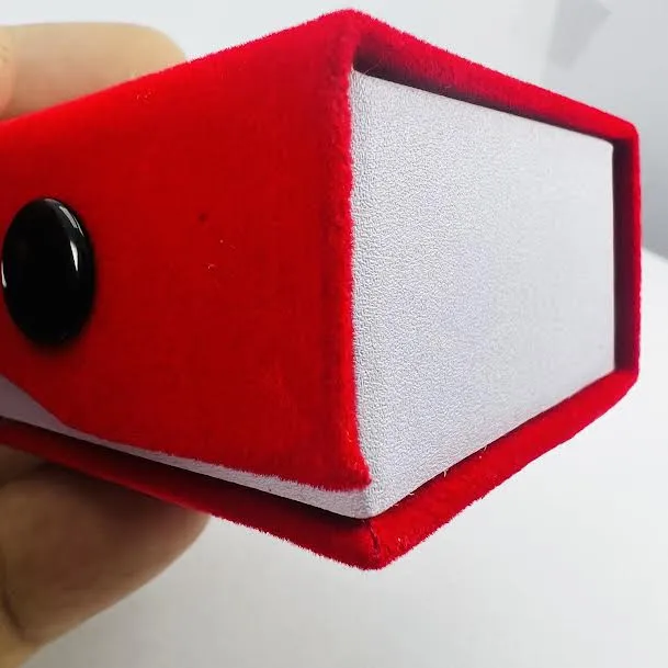 BOOM%20BOOM%20Red%20color%20velvet%20Pendant%20box%20with%20Butten%20lock%20Pendant%20Gift%20Boxes,%20Jewelry%20Display%20box%20-%20Image%209