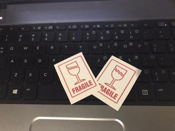 50%20Fragile%20Stickers%20for%20Sensitive%20Packaging%20Glass%20Safe%20Package%20&%20Daraz%20Package%20Safe%20-%20Image%206