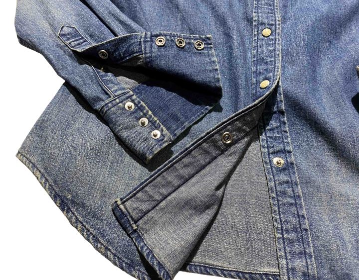 WOMEN'S%20DENIM%20SHIRT%20BLOUS%20-%20Levi's%20-%20Image%203