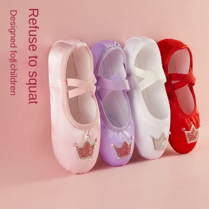 Pair%20of%20Gymnastics%20Crown%20Girls'%20Dancing%20Shoes%20Satin%20Soft%20Sole%20Cat%20Claw%20Shoes%20Lovely%20Embroidery%20Princess%20Shoes%20Children%20-%20Image%204