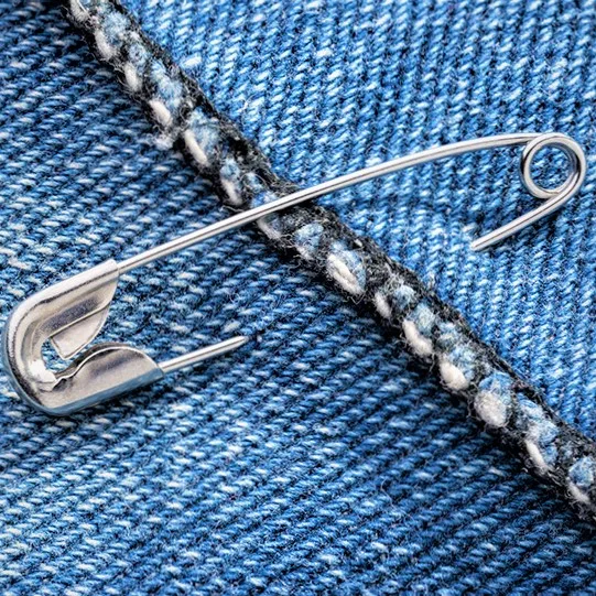 Women's%20Silver%20Color%20Steel%20Safety%20pin%20Saree%20Pins%20No%201%20-%2012%20Pcs%20-%20Image%203