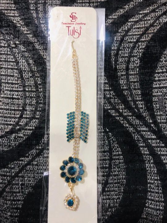 Nethi%20Chutti%20/Traditional%20Kandiyan%20Gold%20Plated%20Drop%20Style%20Hair%20Ornament%20Maang%20Tikka/Nalal%20Thali%20With%20White%20Pearl%20for%20Women%20-%20Image%202