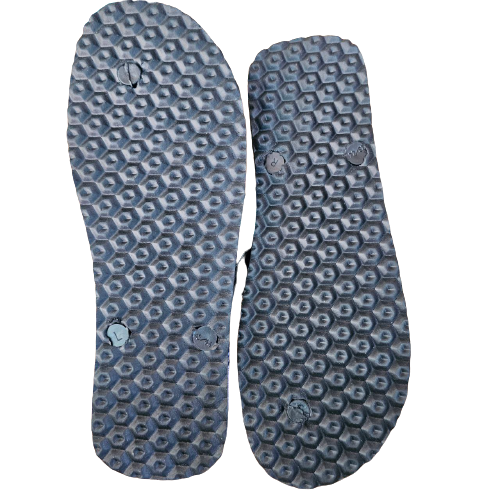 Home%20and%20Outdoor%20Durable%20flip%20flops%20Rubber%20Slippers%20for%20Ladies%20and%20boys%20new%20design%20-%20Image%208