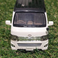 1:32 Die Cast Toyota KDH Hiace Van Model Alloy Diecasts Metal Toy Vehicles Simulation Sound and Light Collection Gift. 