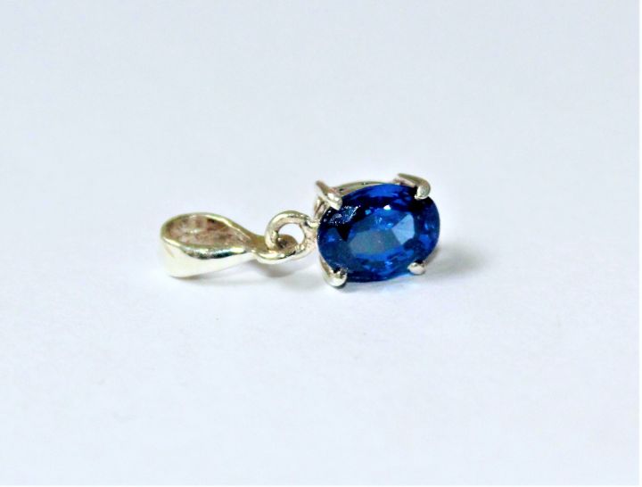 silver%20jewel%20with%20a%20blue%20gem%20-%20Image%203