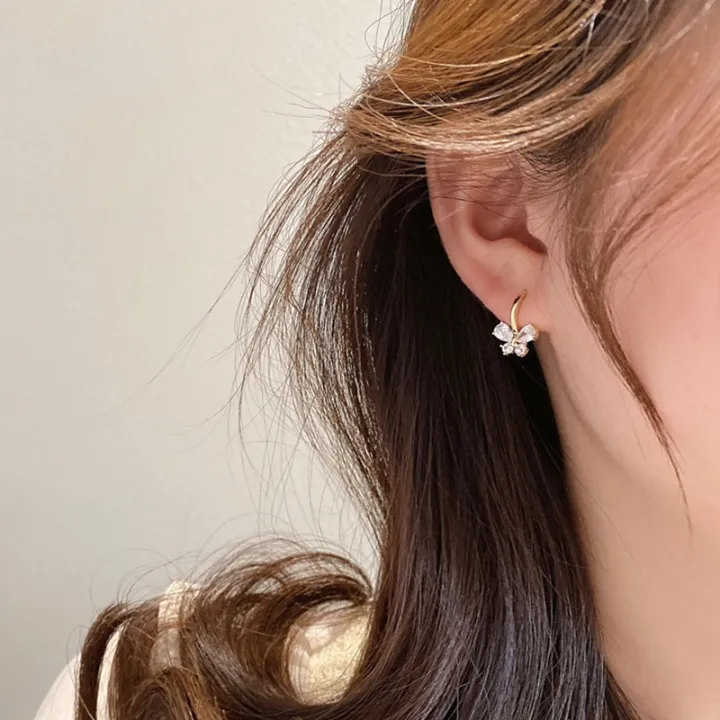 1Pair%20Girls%20Sweet%20Temperament%20Zircon%20Butterfly%20Earrings%20Niche%20Simple%20Exquisite%20Small%20Ear%20Buckles%20for%20Daily%20Versatile%20Jewelry%20-%20Image%202