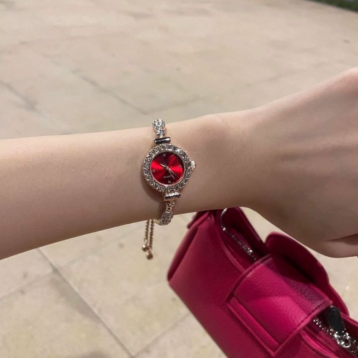 %5B%20many%20stars%20%5D%20Red%20Watch%20Pull-out%20Super%20Flash%20Bracelet%20Female%20Light%20Luxury%20Temperament%20Hand%20Jewelry%20-%20Image%202