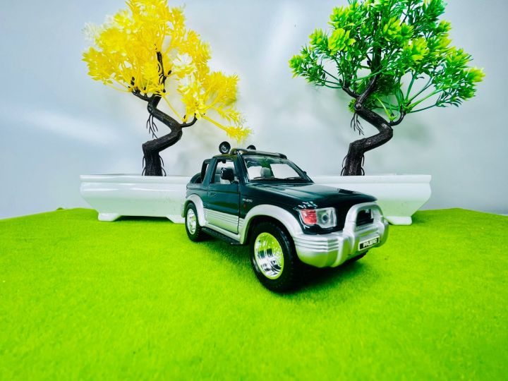 1:32%20Scale%20Mitsubishi%20Pajero%20Mini%20Die%20Cast%20Metal%20alloy%20Model%20Car%20-%20Image%202