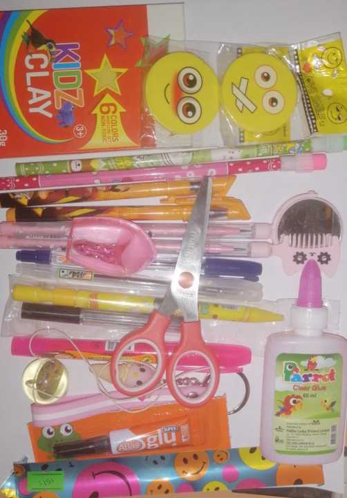 Stationery%20Gift%20Pack%20for%20Kids%20-%20With%20Essential%20School%20stationery%20items%20-%20Image%203