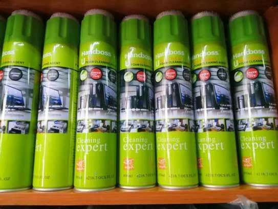 Handboss%20Universal%20Foam%20Cleaning%20Agent%20-%20Image%204