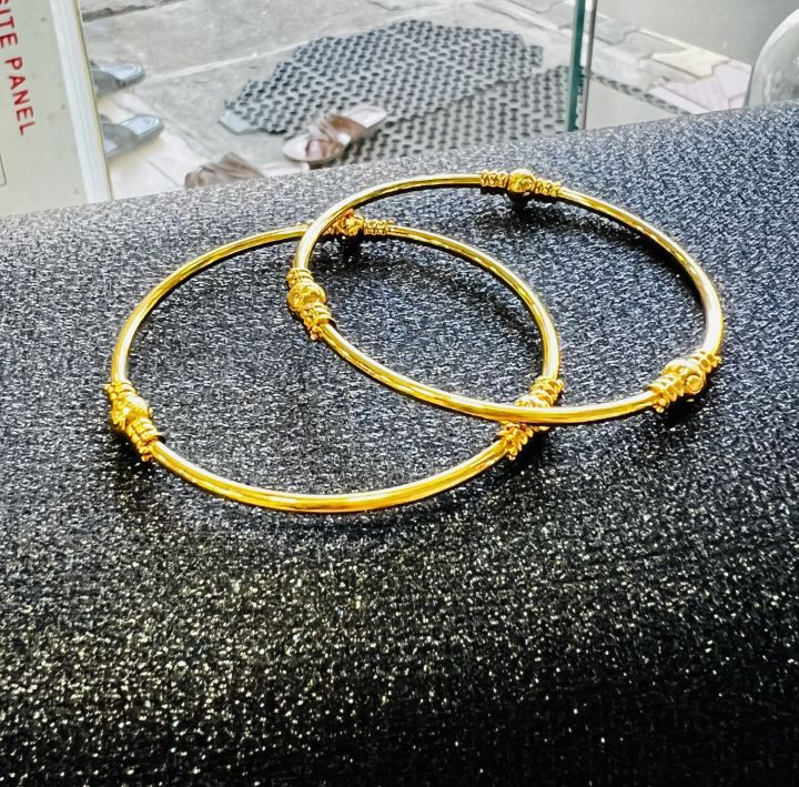 Gold%20plated%20fashion%20jewelry%20one%20pair%20plan%20bangle%20with%20Lightweight%20Cute%20bangles%20for%20Women%20and%20Girl%20-%20Image%202